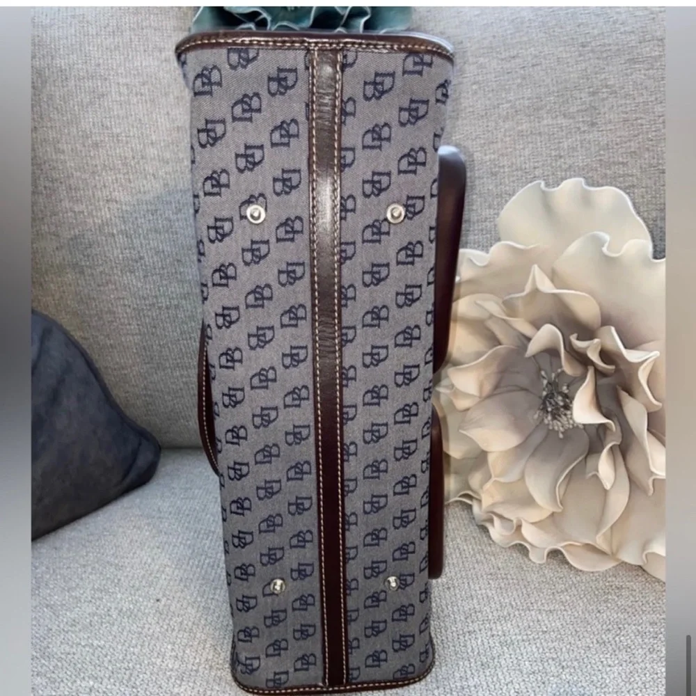 EUC. DOONEY & BOURKE BAG - Picture 7 of 8